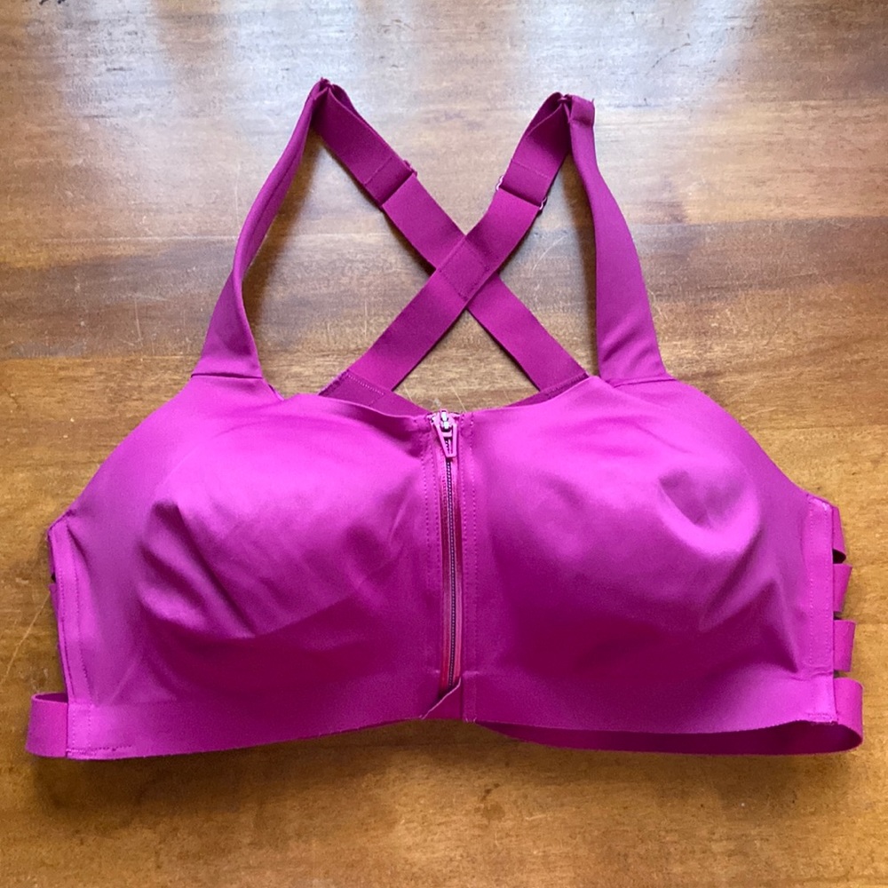 Victoria’s Secret on point knockout front close sports bra